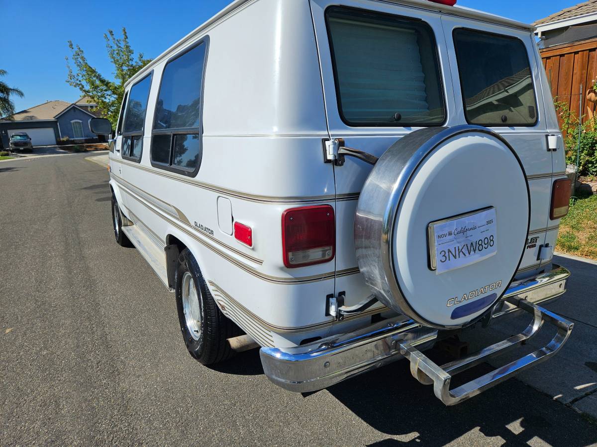 Chevy-g20-van-1995-white-13