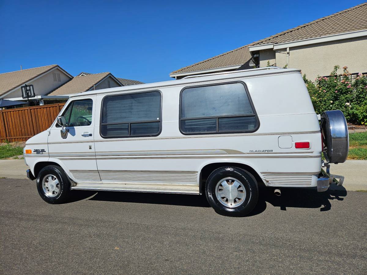 Chevy-g20-van-1995-white