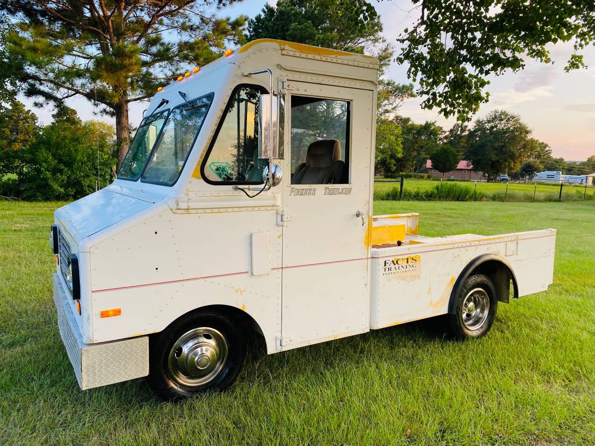 Chevy-g30-1985-white-1