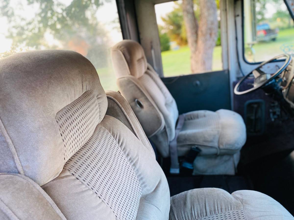 Chevy-g30-1985-white-10