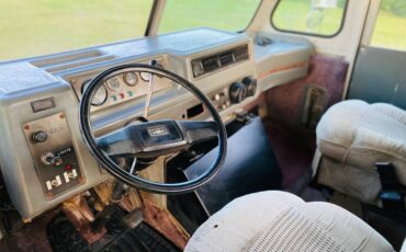 Chevy-g30-1985-white-12