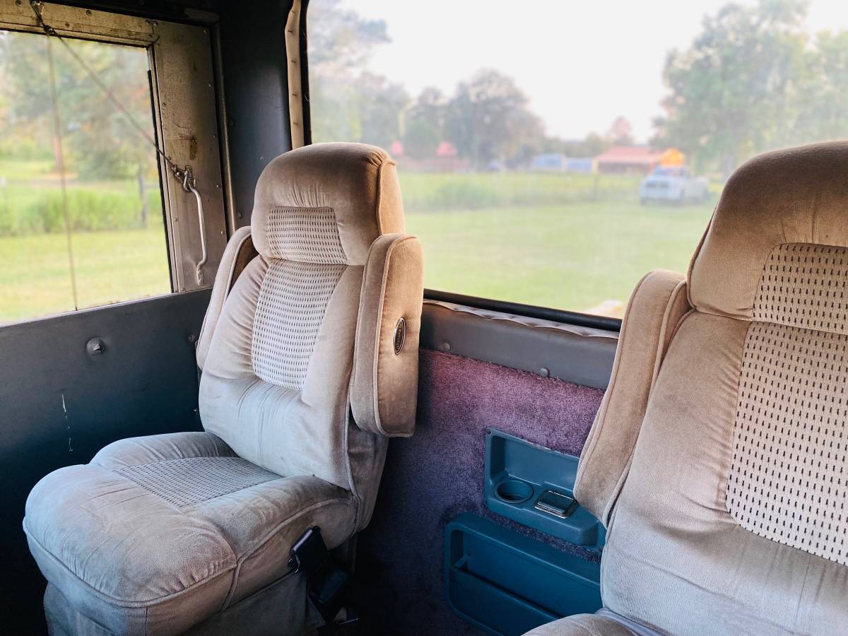 Chevy-g30-1985-white-13