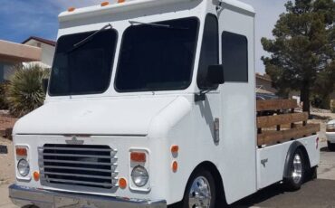 Chevy-g30-1985-white-15
