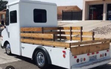 Chevy-g30-1985-white-16