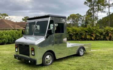 Chevy-g30-1985-white-17