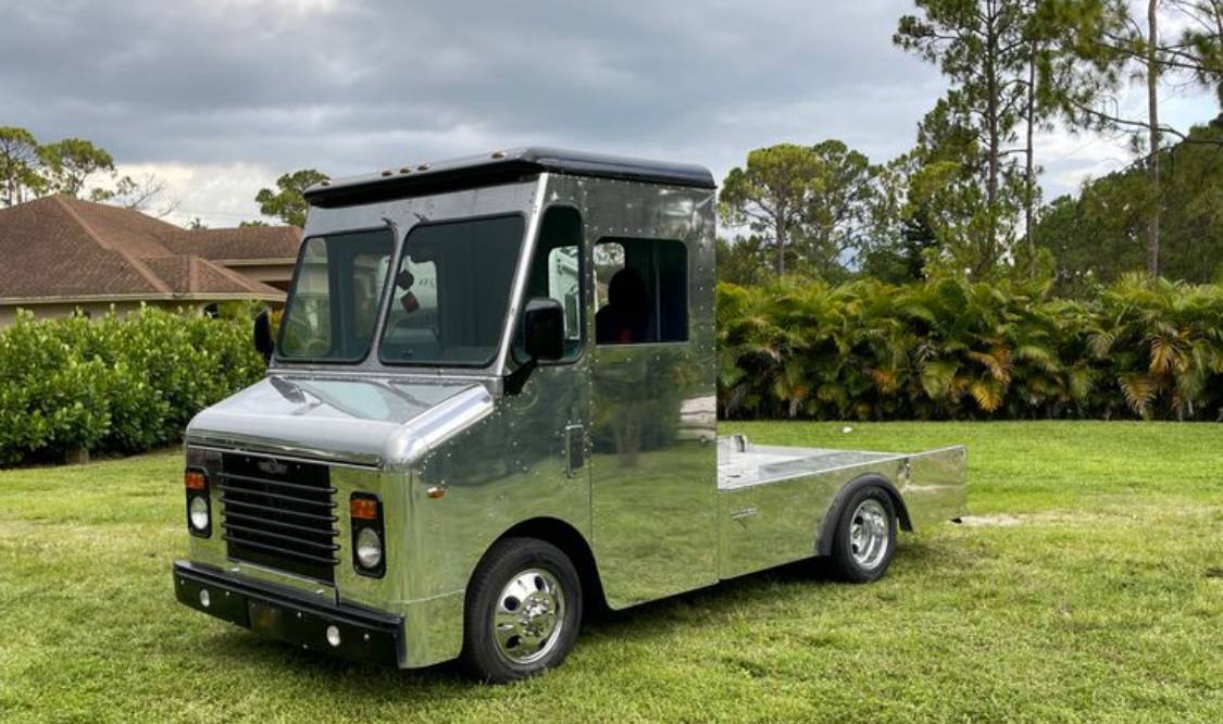 Chevy-g30-1985-white-17