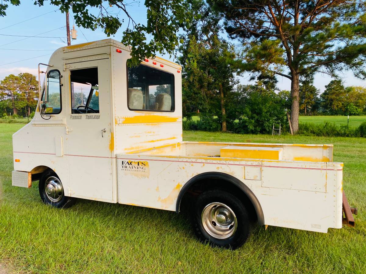 Chevy-g30-1985-white-2