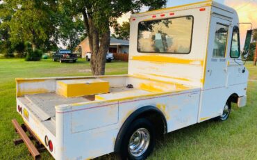 Chevy-g30-1985-white-4