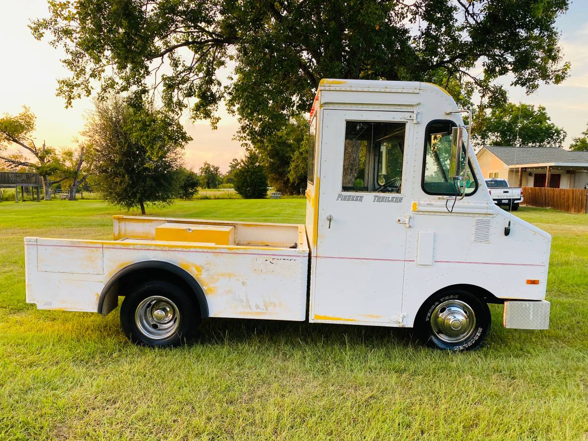 Chevy-g30-1985-white-5