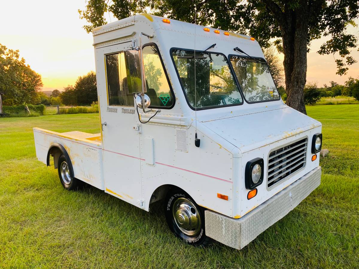 Chevy-g30-1985-white-6