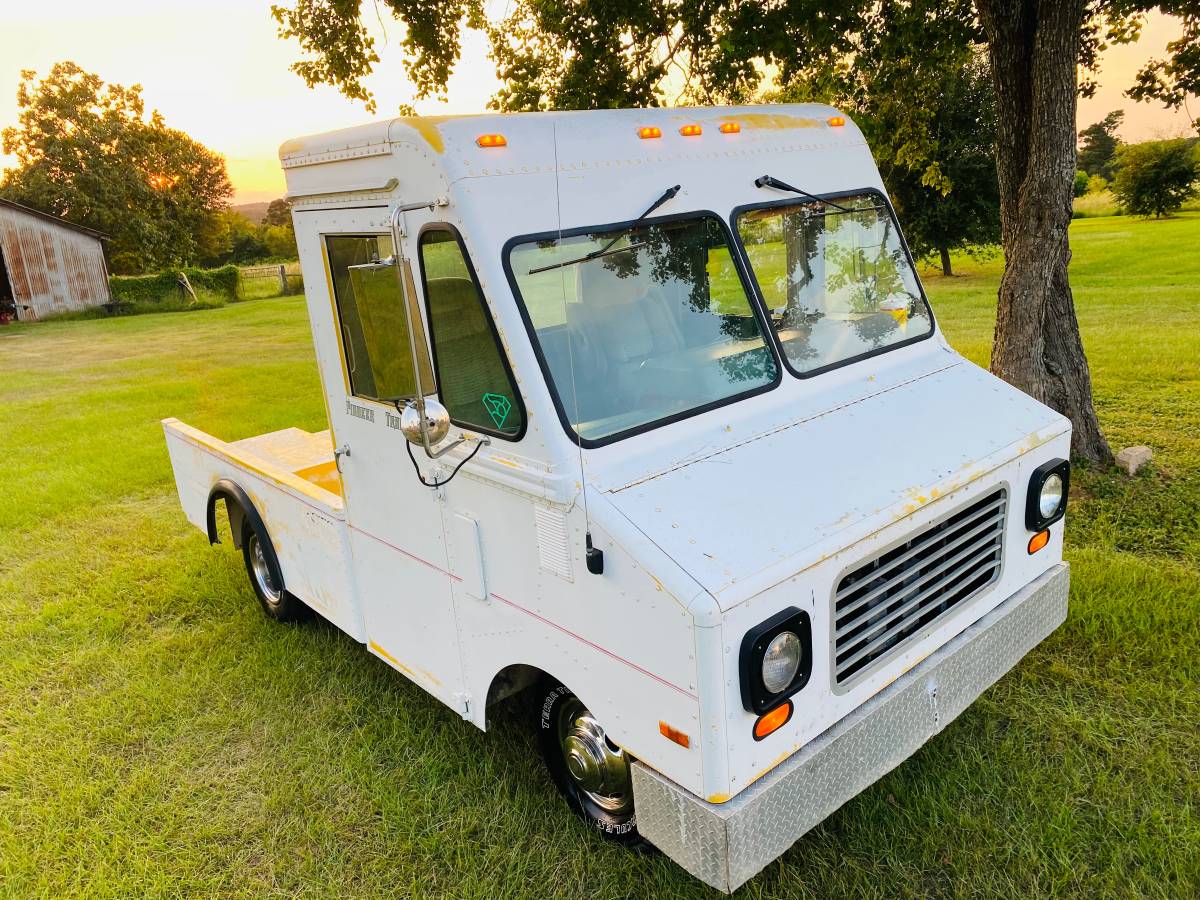 Chevy-g30-1985-white-7