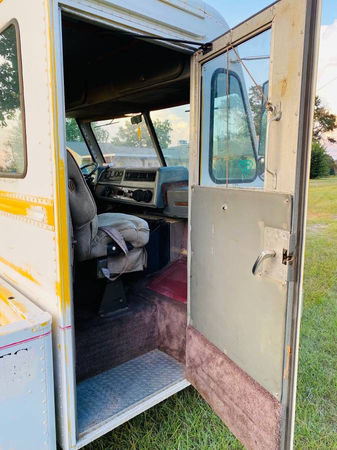 Chevy-g30-1985-white-8