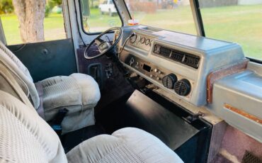 Chevy-g30-1985-white-9