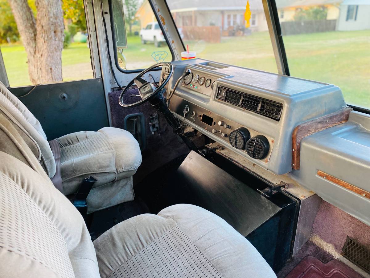 Chevy-g30-1985-white-9