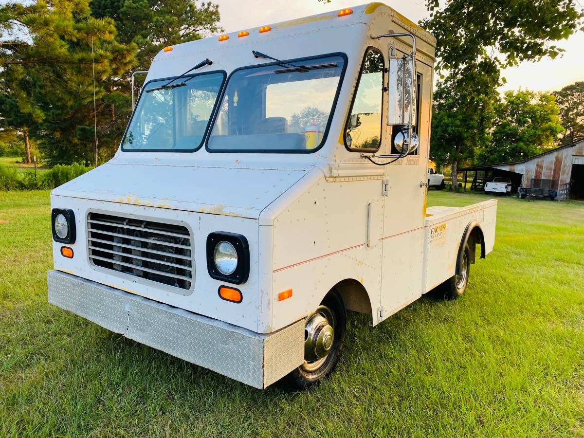 Chevy-g30-1985-white