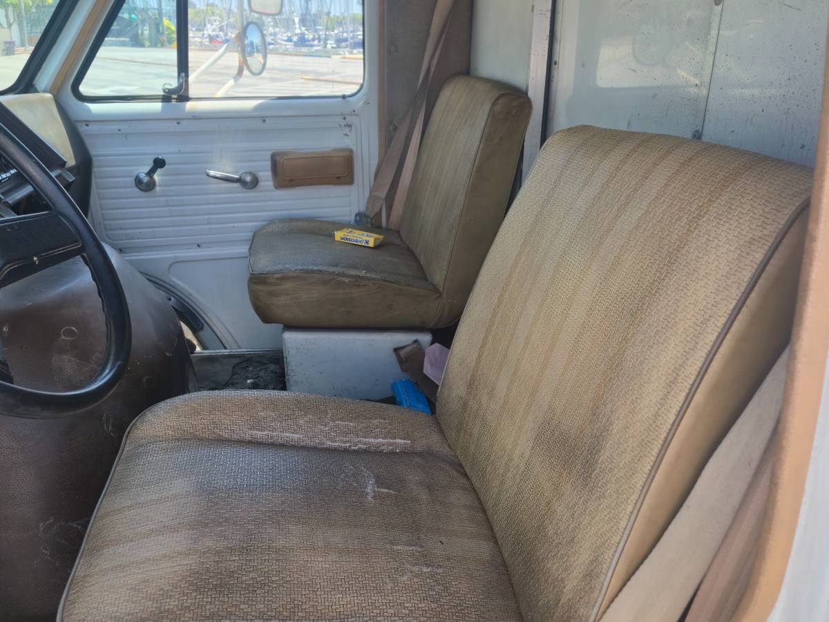 Chevy-g30-1986-white-4