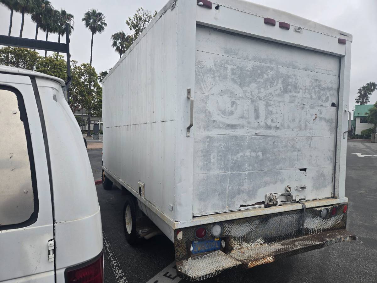 Chevy-g30-1986-white-6