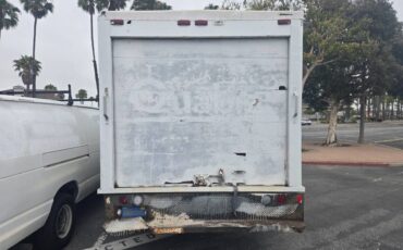 Chevy-g30-1986-white-7