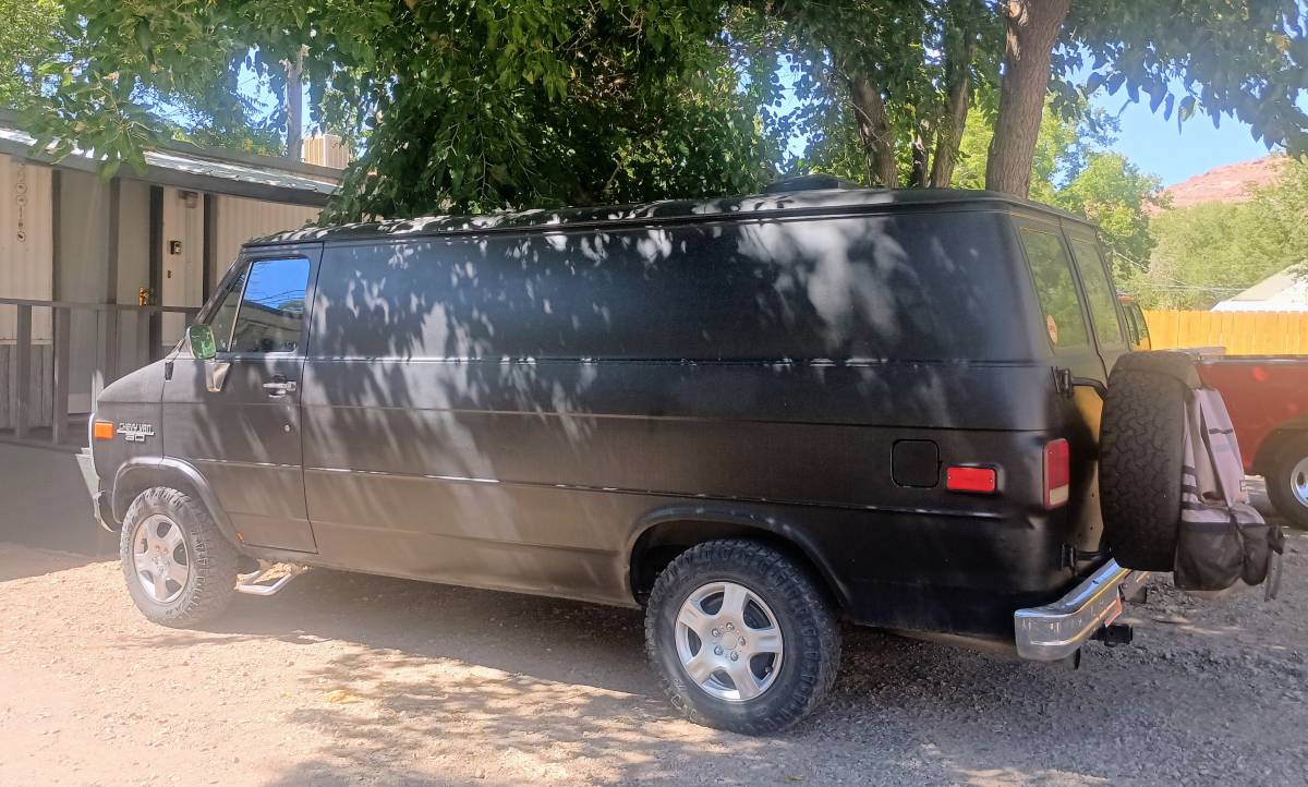 Chevy-g30-1988-black-1