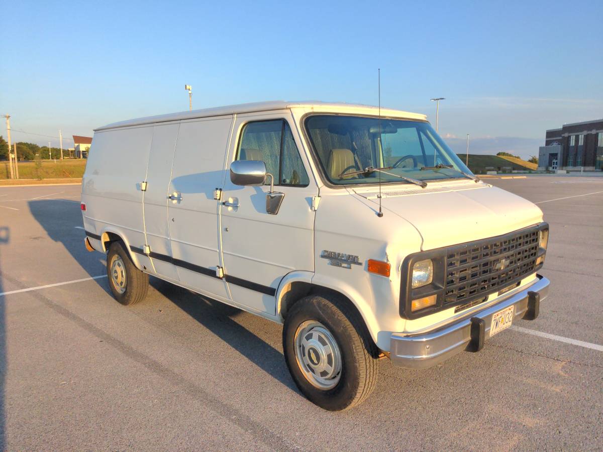 Chevy-g30-1994-white-3
