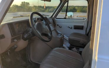 Chevy-g30-1994-white-5