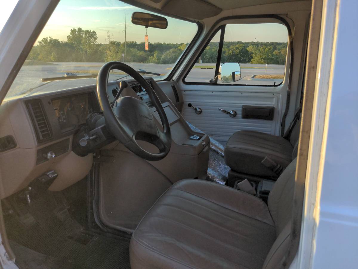 Chevy-g30-1994-white-5