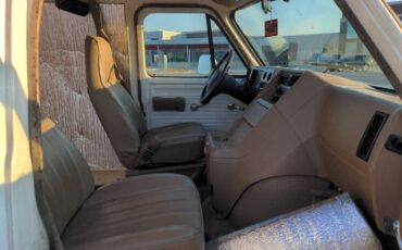 Chevy-g30-1994-white-6