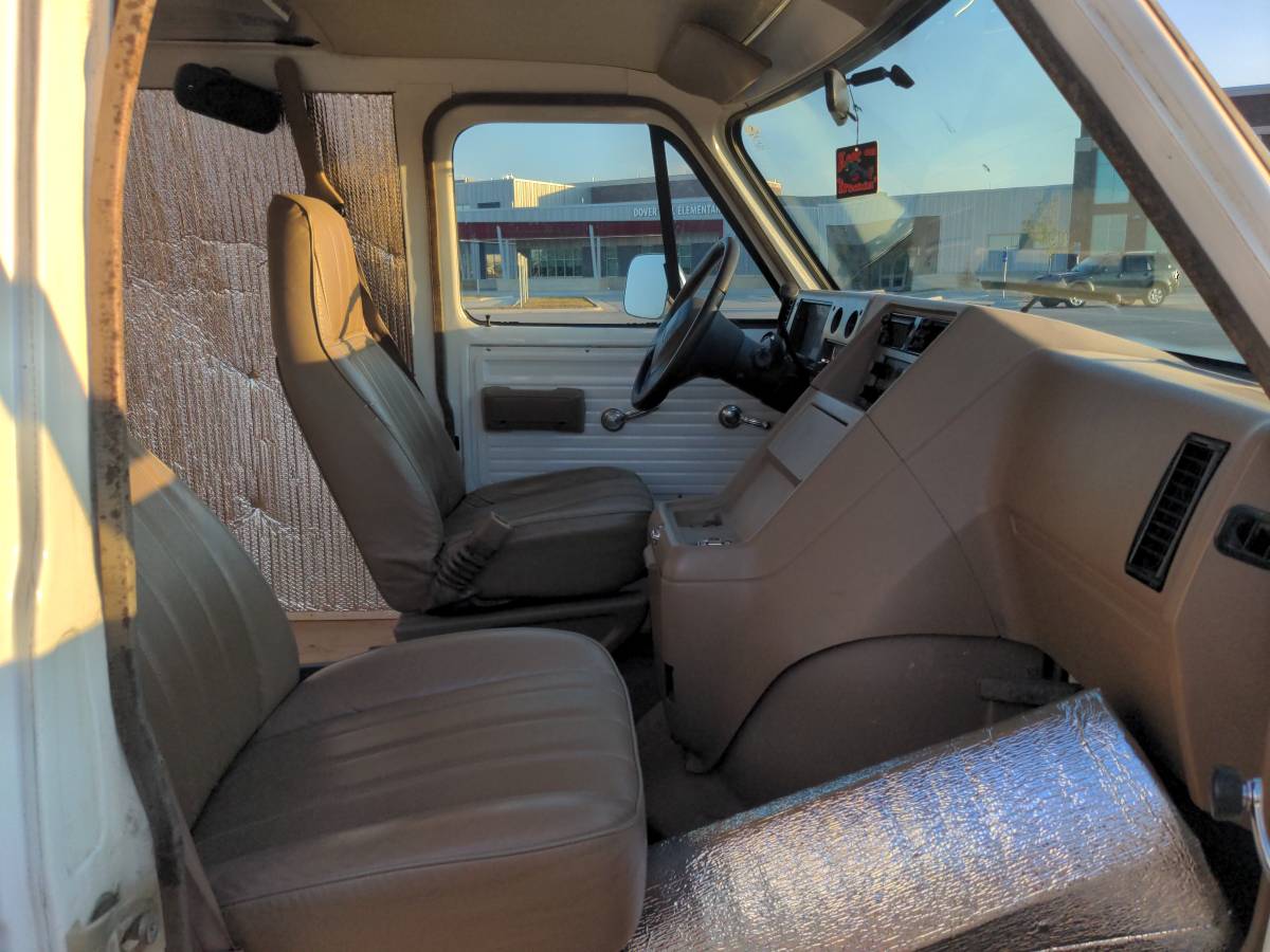 Chevy-g30-1994-white-6