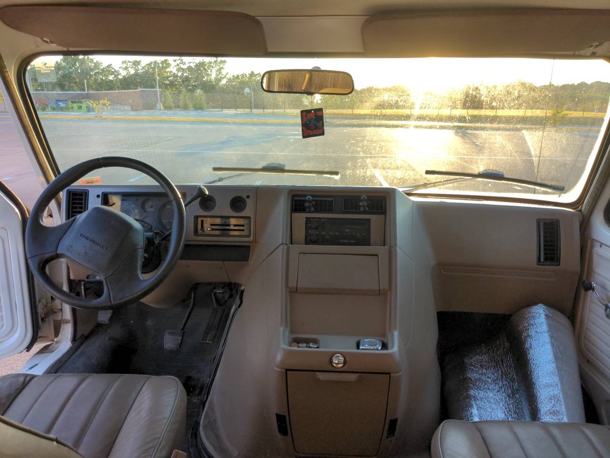 Chevy-g30-1994-white-7