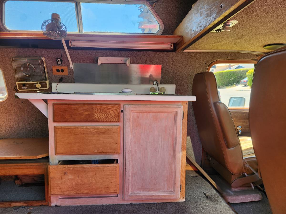 Chevy-g30-van-1976-brown-2
