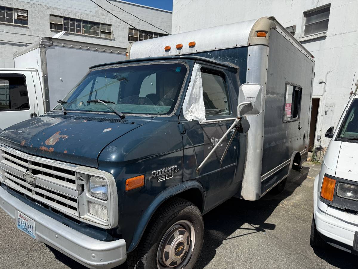 Chevy-g30-van-diesel-1991-blue-1