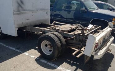 Chevy-gruman-stepvan-1986-white-1