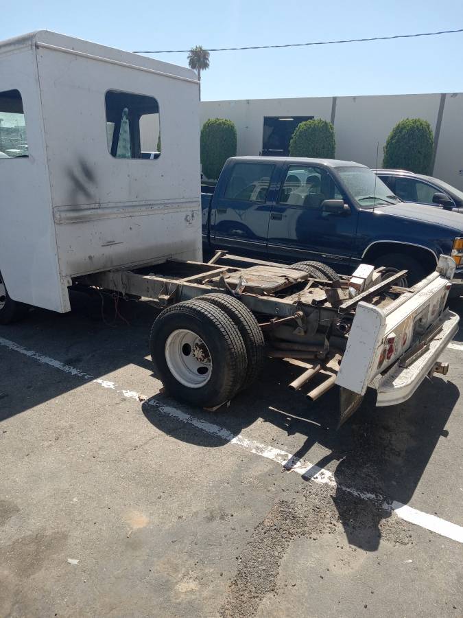 Chevy-gruman-stepvan-1986-white-1