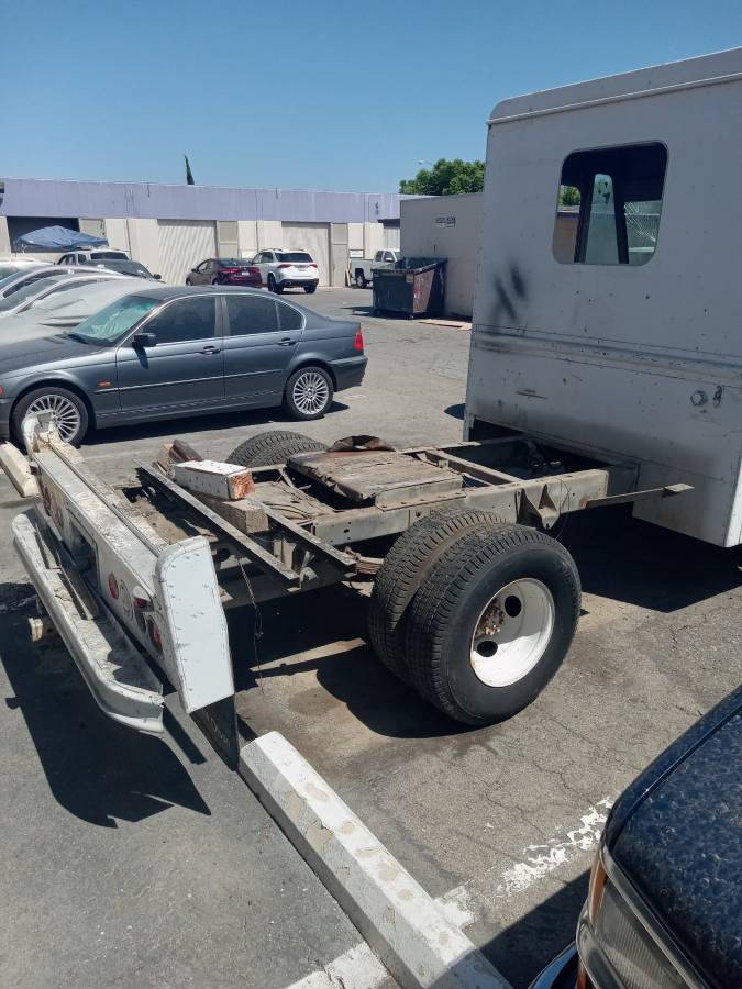 Chevy-gruman-stepvan-1986-white-2