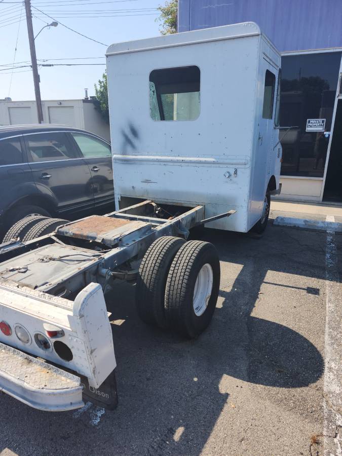Chevy-gruman-stepvan-1986-white-5