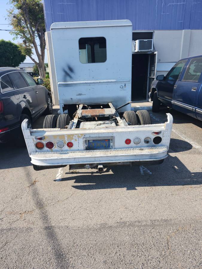 Chevy-gruman-stepvan-1986-white