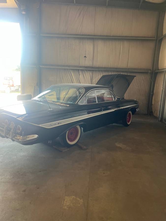 Chevy-impala-1961-black
