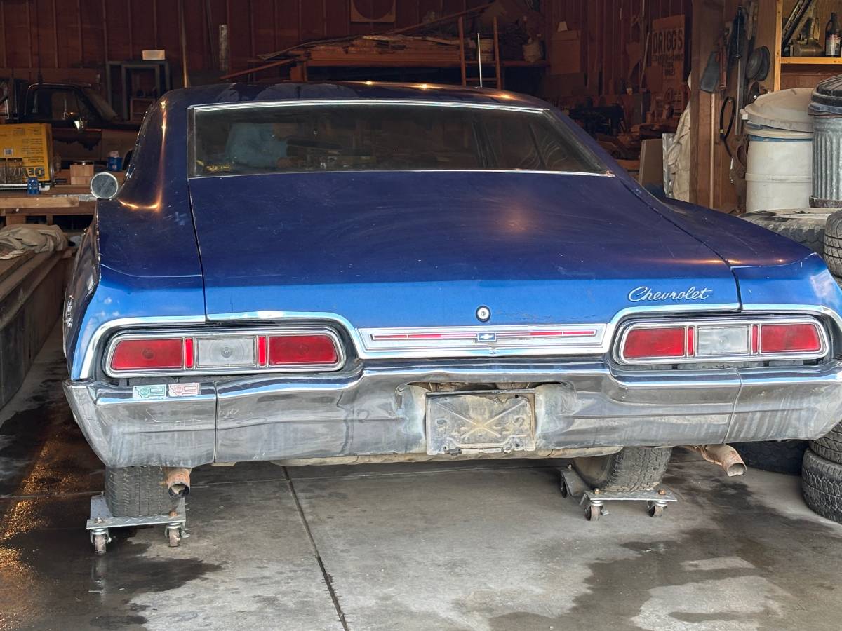 Chevy-impala-1967-blue-1
