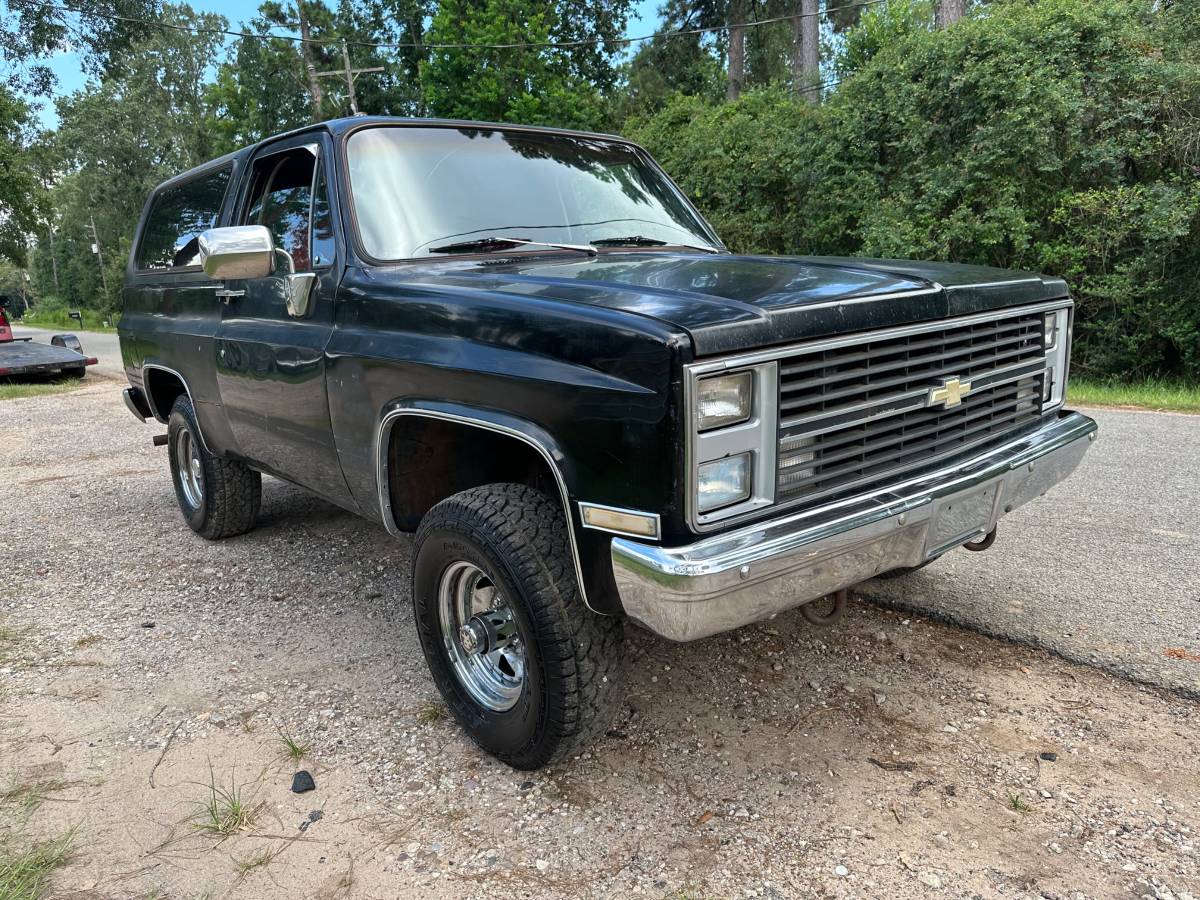 Chevy-k-5-blazer-1985-black-1