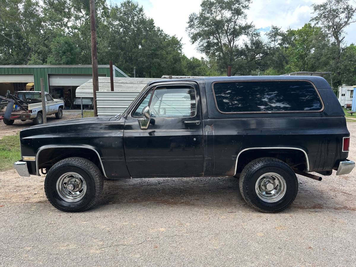 Chevy-k-5-blazer-1985-black-3