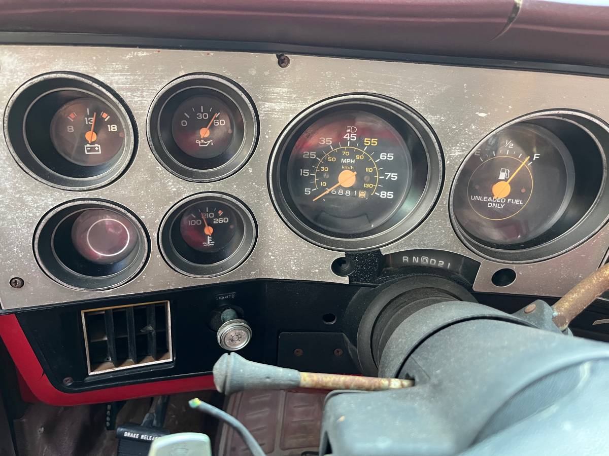 Chevy-k10-suburban-1986-7