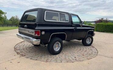 Chevy-k5-blazer-1984-black-2