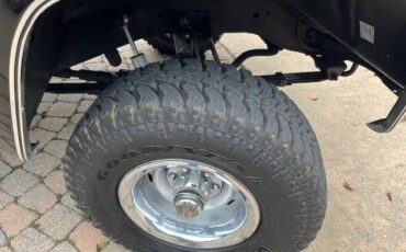 Chevy-k5-blazer-1984-black-3