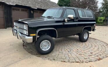 Chevy-k5-blazer-1984-black