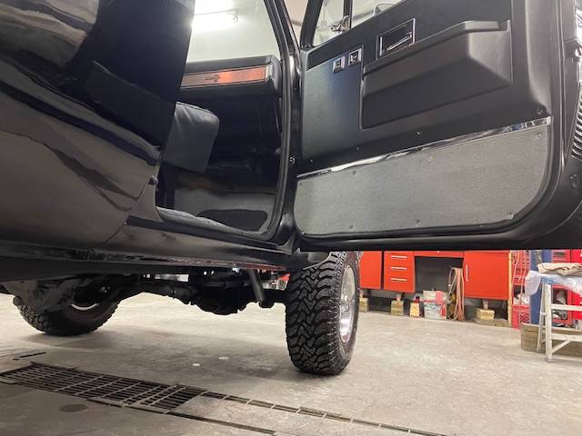 Chevy-k5-blazer-1984-black-8