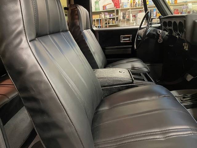 Chevy-k5-blazer-1984-black-9