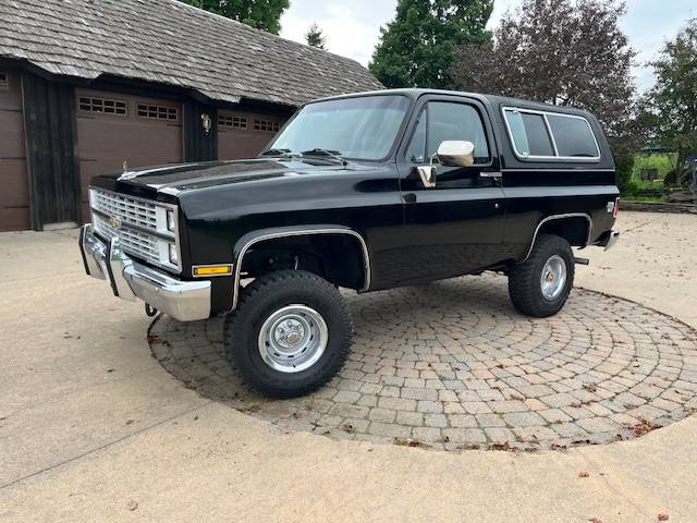 Chevy-k5-blazer-1984-black