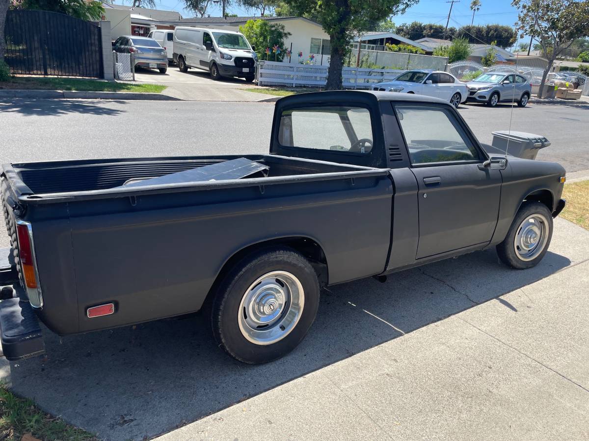 Chevy-luv-1975-black-1