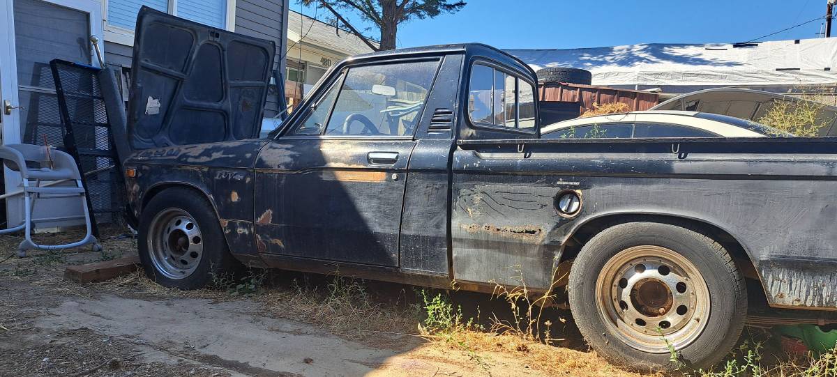 Chevy-luv-1977-black-1