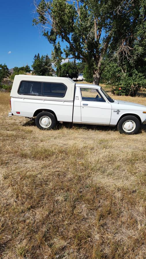Chevy-luv-truck-standard-cab-1980-white-1